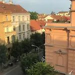 Veveri - Uvoz, 10 Min Pesky Do Centru *