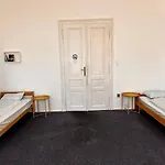Vandrerhjem Veveri - Uvoz, 10 Min Pesky Do Centru *
