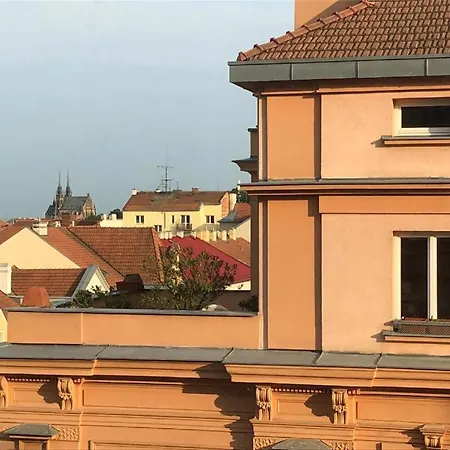 Veveri - Uvoz, 10 Min Pesky Do Centru *