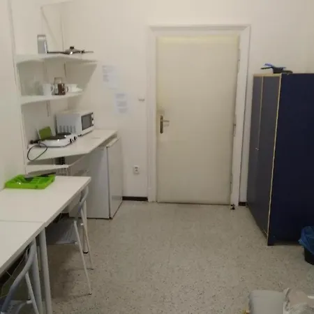 Veveri - Uvoz, 10 Min Pesky Do Centru Vandrarhem