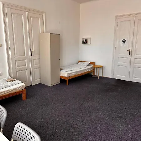 Veveri - Uvoz, 10 Min Pesky Do Centru Vandrarhem Brno