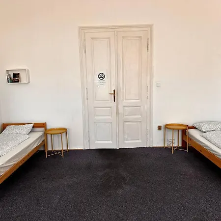 Vandrarhem Veveri - Uvoz, 10 Min Pesky Do Centru *