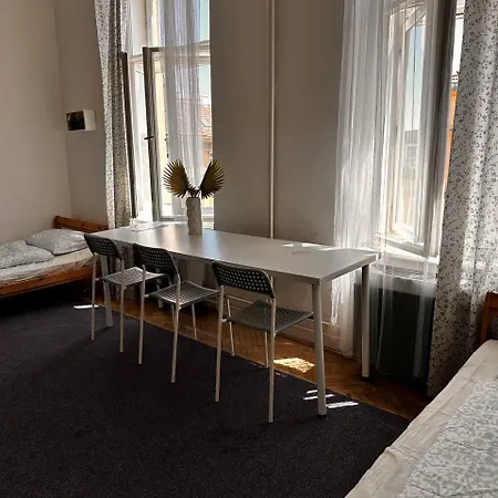 Vandrarhem Veveri - Uvoz, 10 Min Pesky Do Centru *