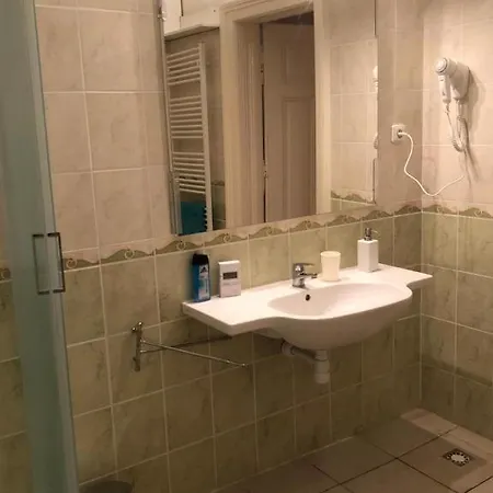 Veveri - Uvoz, 10 Min Pesky Do Centru Hostal *