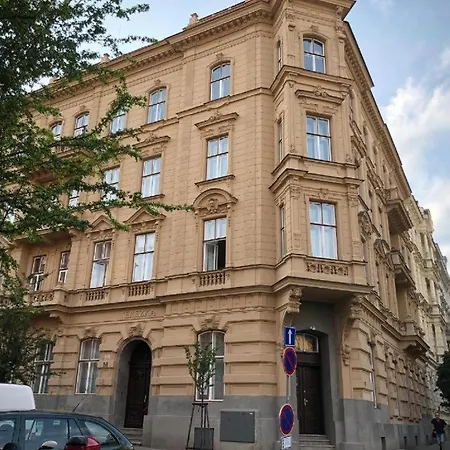 Veveri - Uvoz, 10 Min Pesky Do Centru