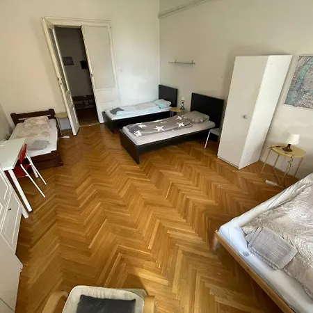 Hostel Veveri - Uvoz, 10 Min Pesky Do Centru Brno