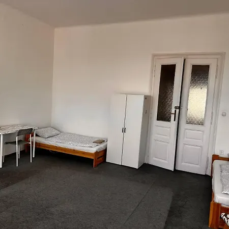 Veveri - Uvoz, 10 Min Pesky Do Centru Hostal *